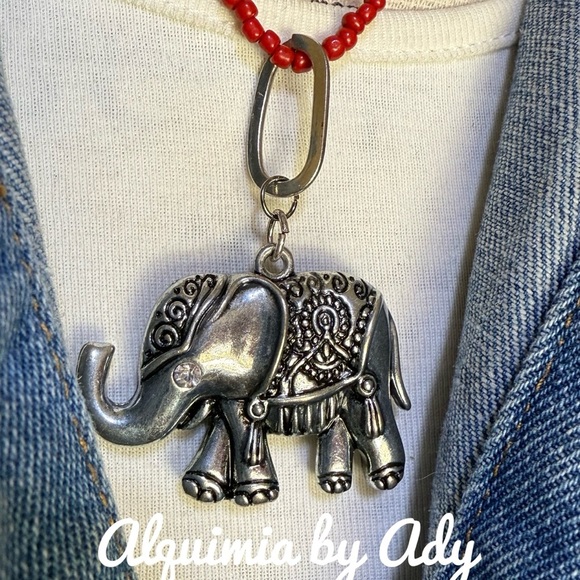 Red rice beads Intricate Silver Elephant Pendant Necklace - Picture 1 of 3